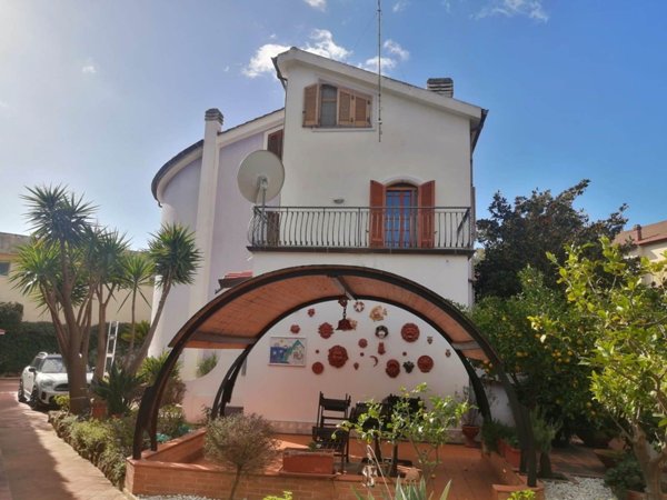 casa indipendente in vendita a Catanzaro in zona Santa Maria