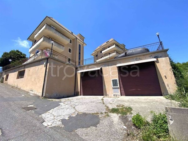 locale di sgombero in vendita a Catanzaro in zona Mater Domini