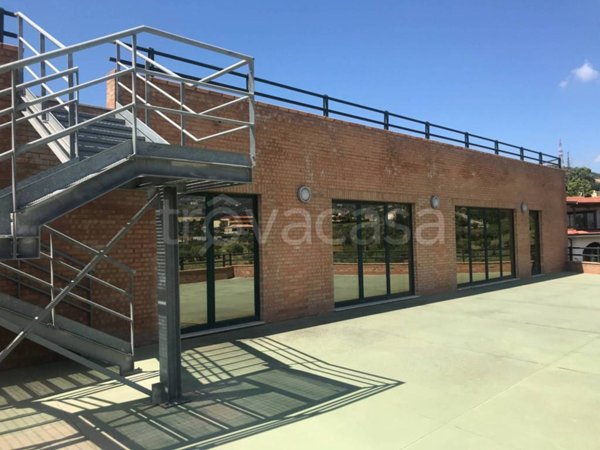 negozio in vendita a Catanzaro in zona Siano