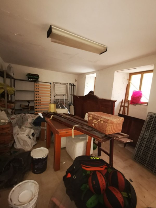 locale di sgombero in vendita a Catanzaro in zona Centro Città