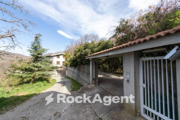 casa indipendente in vendita a Catanzaro in zona Sant'Elia