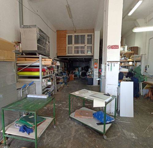negozio in vendita a Catanzaro in zona Centro Città