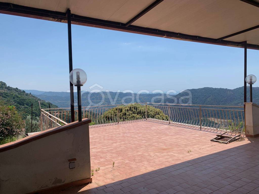 casa indipendente in vendita a Catanzaro in zona Sant'Elia