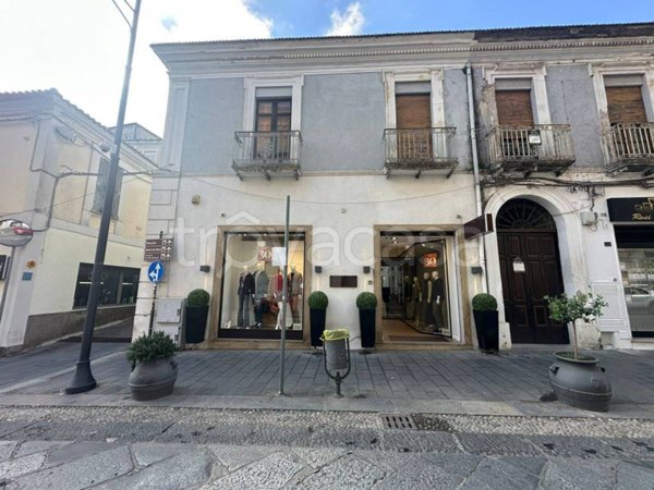 negozio in vendita a Catanzaro in zona Centro Città
