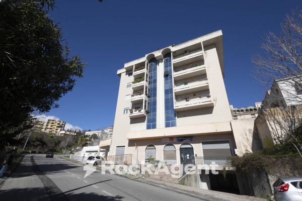 negozio in vendita a Catanzaro in zona Centro Città