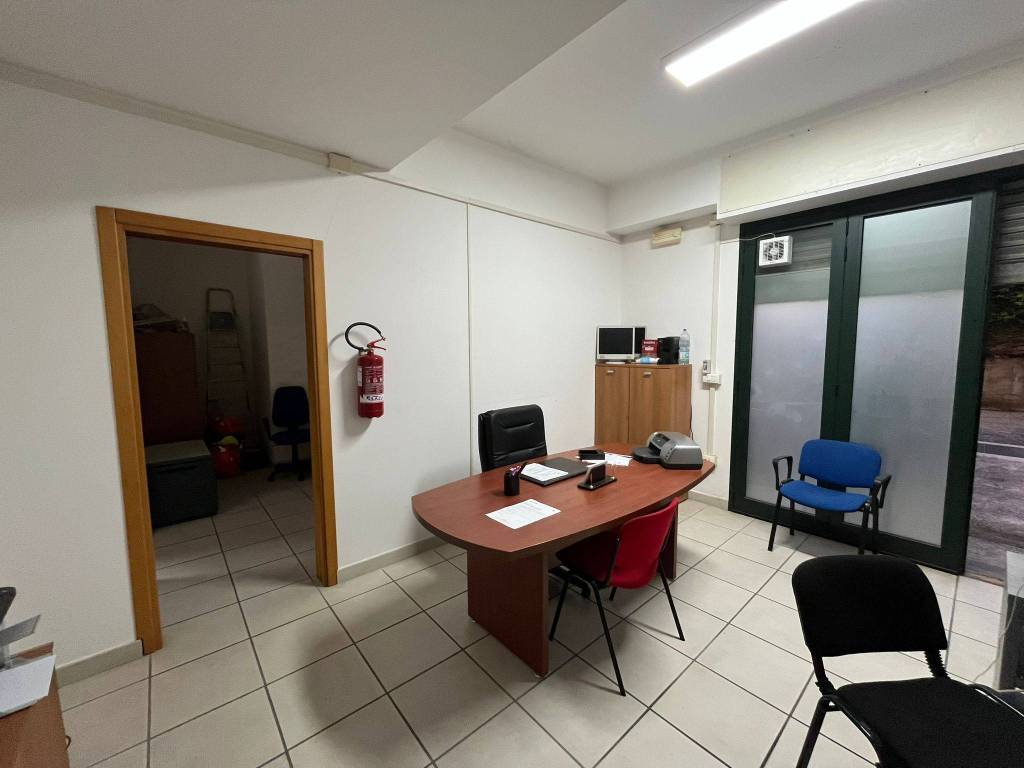 negozio in vendita a Catanzaro in zona Mater Domini