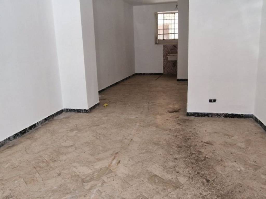 negozio in vendita a Catanzaro in zona Centro Città