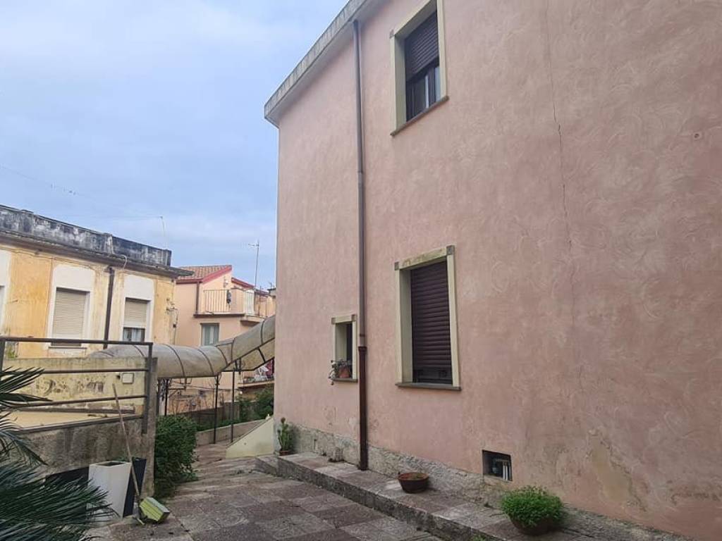 intera palazzina in vendita a Catanzaro in zona Centro Città