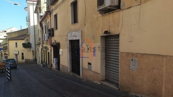 locale commerciale in vendita a Catanzaro in zona Centro Città