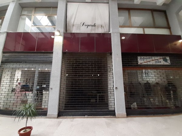 locale commerciale in vendita a Catanzaro in zona Centro Città