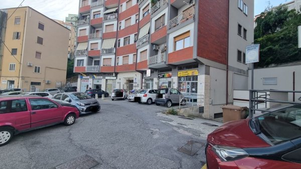 locale commerciale in vendita a Catanzaro in zona Centro Città