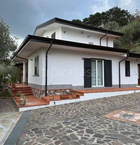 casa indipendente in vendita a Catanzaro in zona Pontegrande