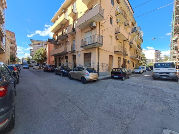 locale commerciale in vendita a Catanzaro in zona Catanzaro Lido