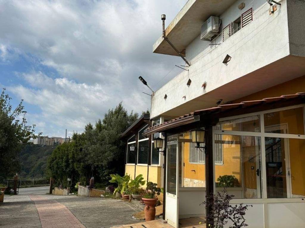 intera palazzina in vendita a Catanzaro in zona Sant'Elia