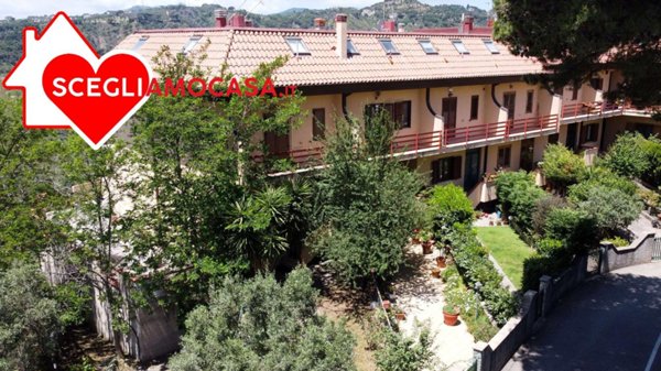 casa indipendente in vendita a Catanzaro in zona Pontegrande