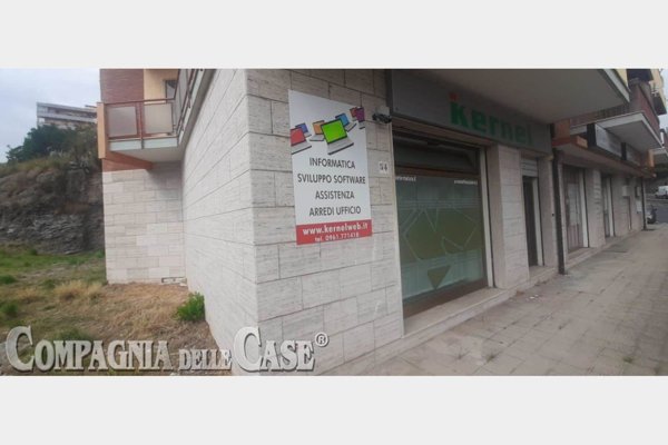 negozio in vendita a Catanzaro in zona Centro Città