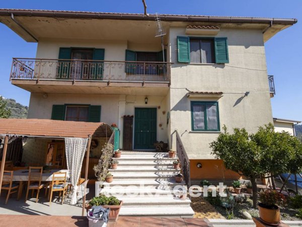 casa indipendente in vendita a Catanzaro in zona Sant'Elia