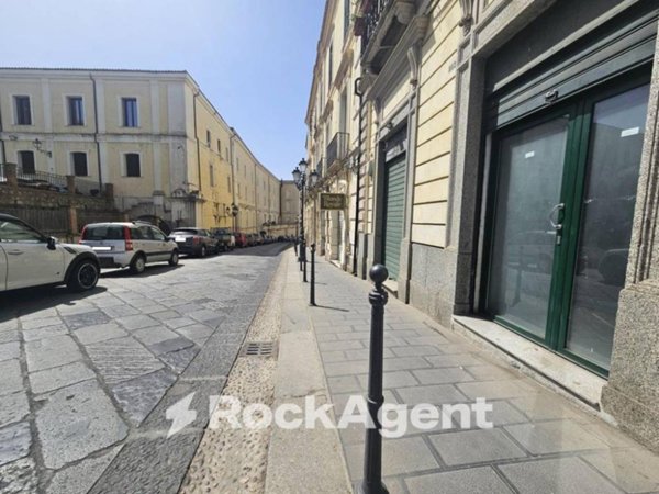 negozio in vendita a Catanzaro in zona Centro Città