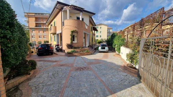 casa indipendente in vendita a Catanzaro in zona Mater Domini