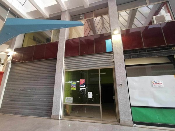 negozio in vendita a Catanzaro in zona Centro Città
