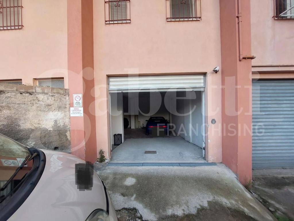locale commerciale in vendita a Catanzaro in zona Gagliano