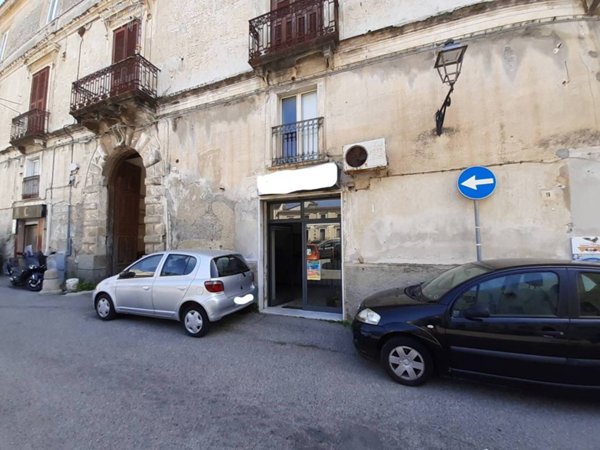 negozio in vendita a Catanzaro in zona Centro Città