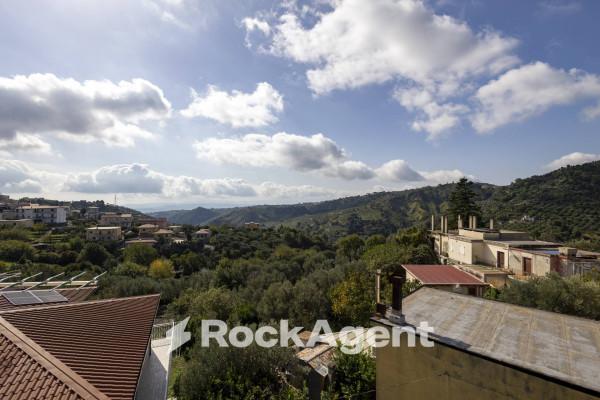 casa indipendente in vendita a Catanzaro in zona Sant'Elia