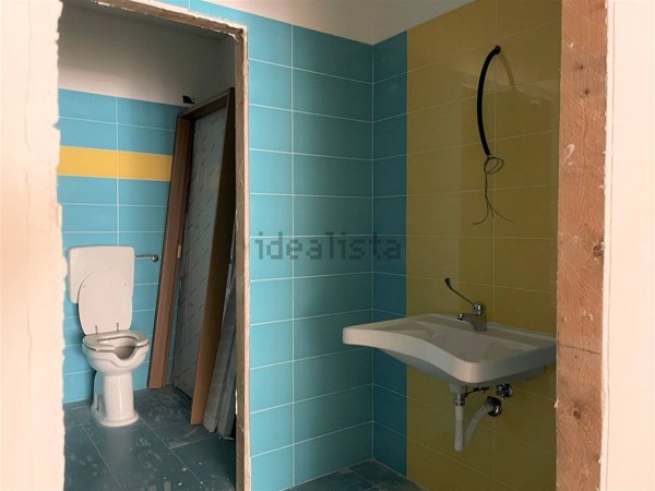 locale commerciale in vendita a Catanzaro in zona Centro Città