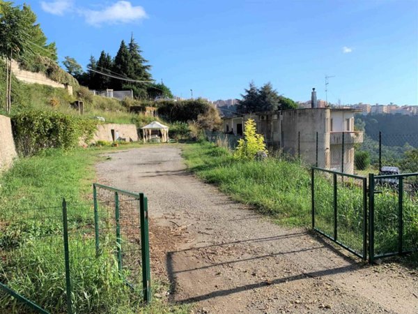 casa indipendente in vendita a Catanzaro in zona Centro Città