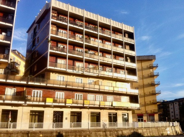 locale commerciale in vendita a Catanzaro in zona Centro Città
