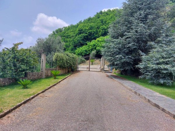 casa indipendente in vendita a Catanzaro in zona Centro Città