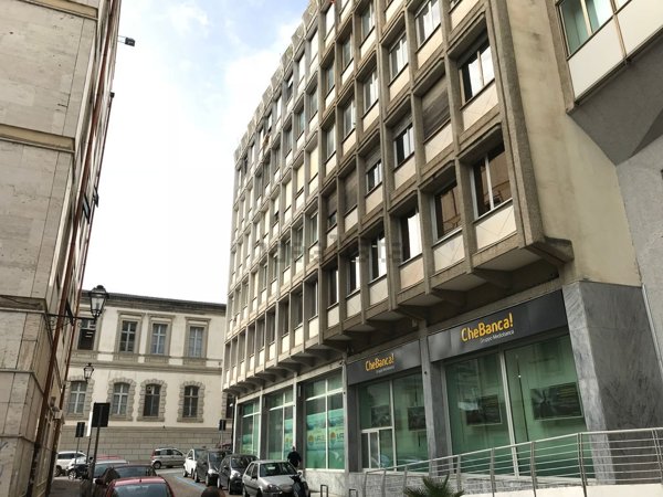 locale commerciale in vendita a Catanzaro in zona Centro Città