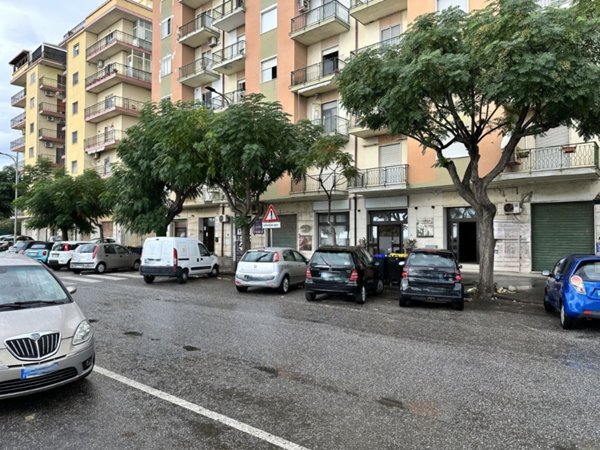 locale commerciale in vendita a Catanzaro in zona Catanzaro Lido