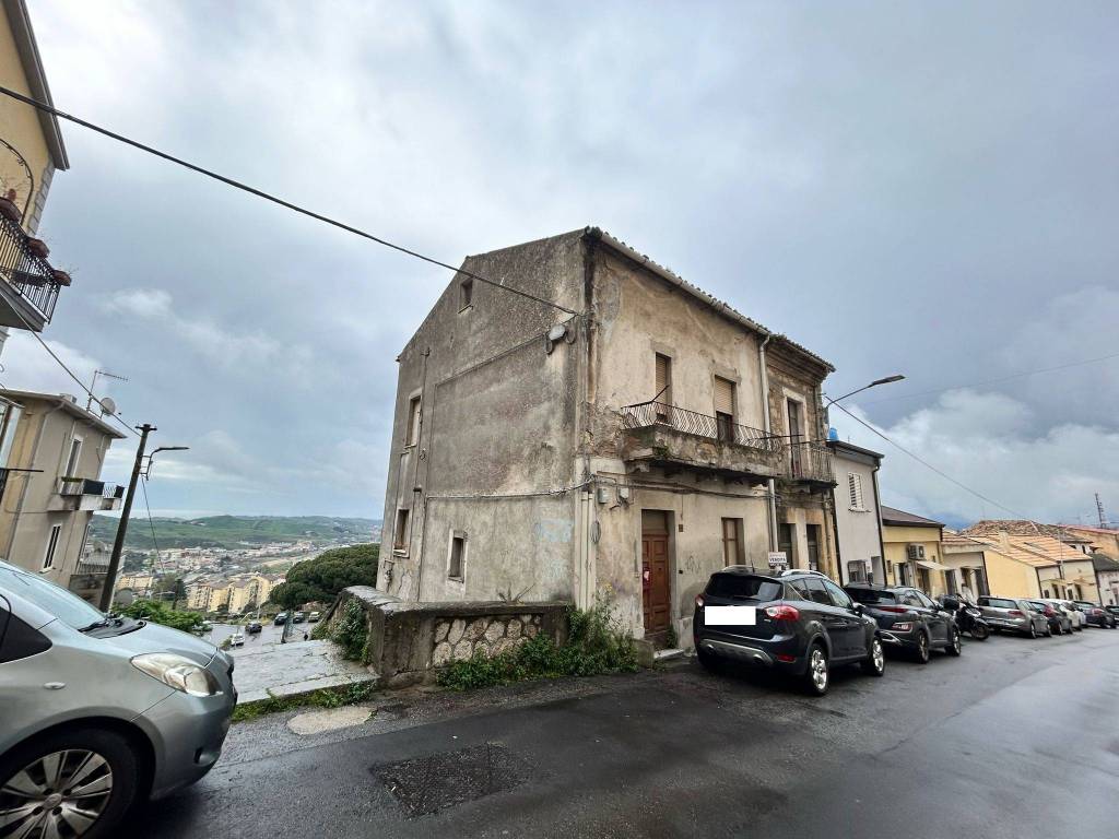 intera palazzina in vendita a Catanzaro in zona Centro Città