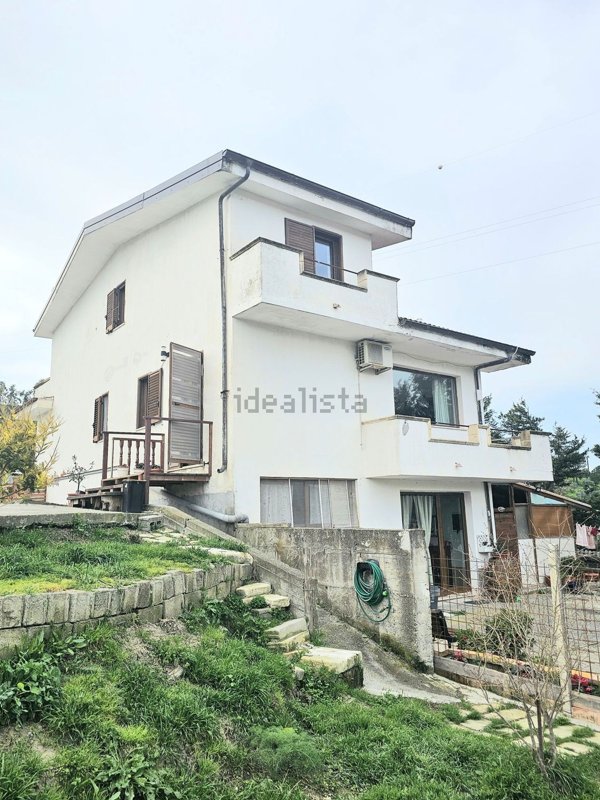casa indipendente in vendita a Catanzaro in zona Centro Città