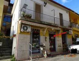 negozio in vendita a Catanzaro in zona Siano