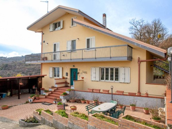 casa indipendente in vendita a Catanzaro in zona Sant'Elia