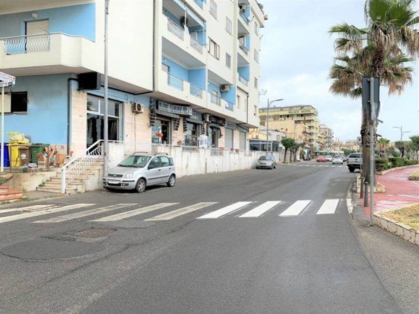 negozio in vendita a Catanzaro in zona Catanzaro Lido
