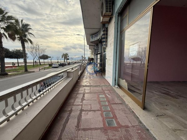 locale commerciale in vendita a Catanzaro in zona Catanzaro Lido