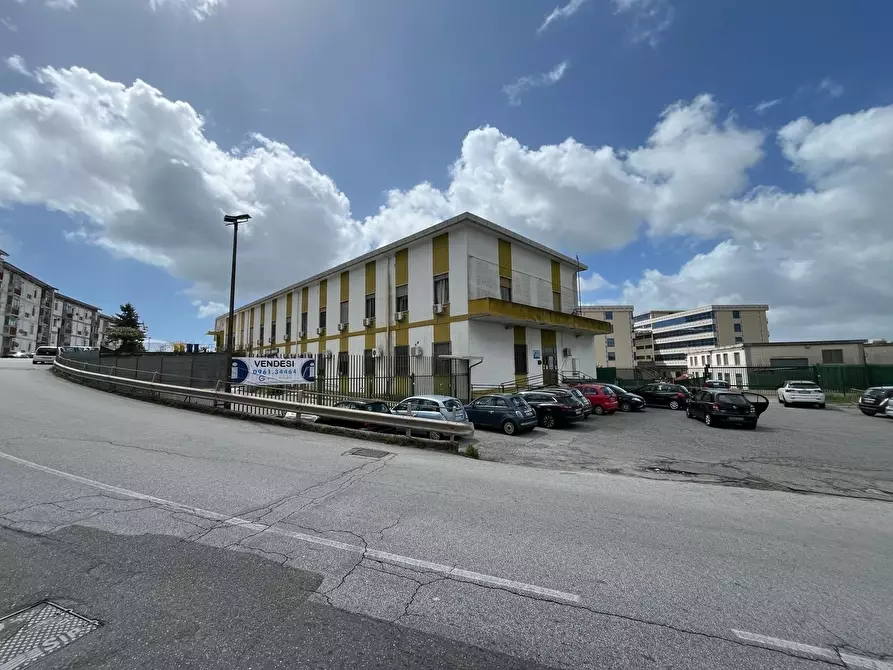 locale di sgombero in vendita a Catanzaro in zona Mater Domini