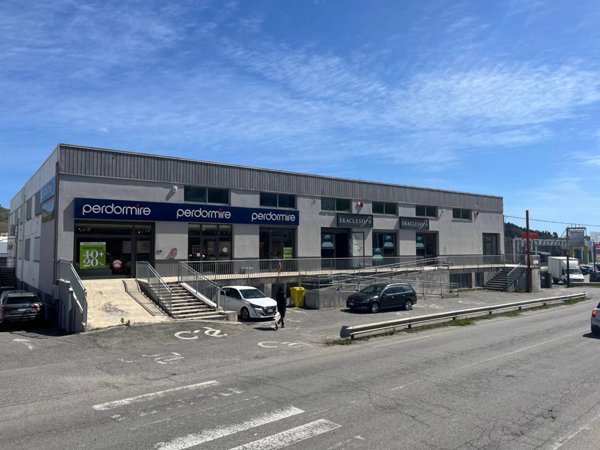 locale commerciale in vendita a Catanzaro in zona Centro Città