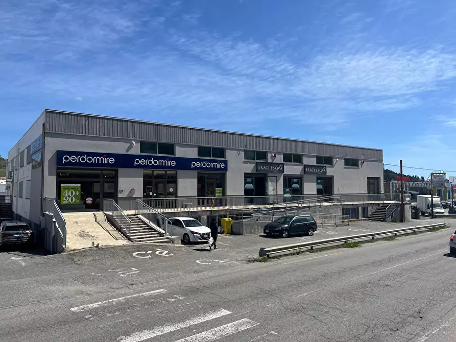 locale commerciale in vendita a Catanzaro in zona Centro Città