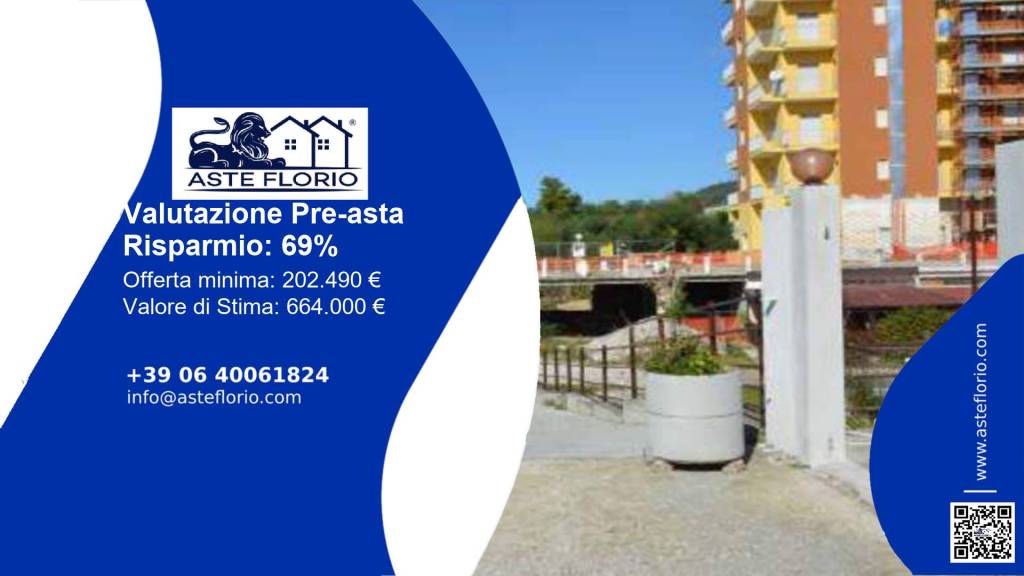 locale commerciale in vendita a Catanzaro in zona Sant'Elia