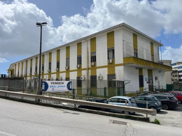 intera palazzina in vendita a Catanzaro in zona Mater Domini