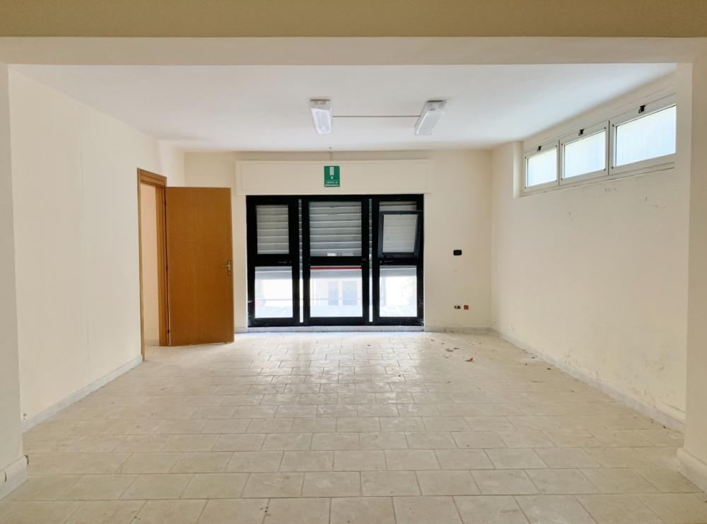 locale di sgombero in vendita a Catanzaro