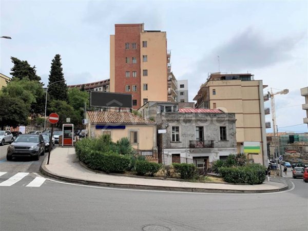 casa indipendente in vendita a Catanzaro in zona Centro Città