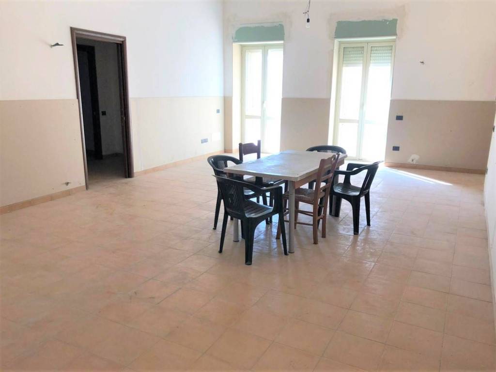 negozio in vendita a Catanzaro in zona Centro Città