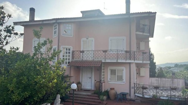 casa indipendente in vendita a Catanzaro in zona Mater Domini