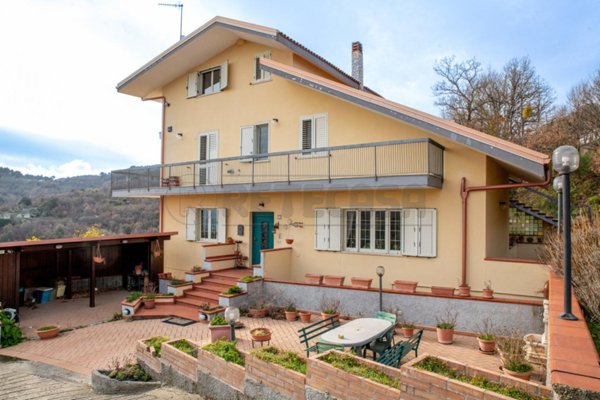 casa indipendente in vendita a Catanzaro in zona Centro Città
