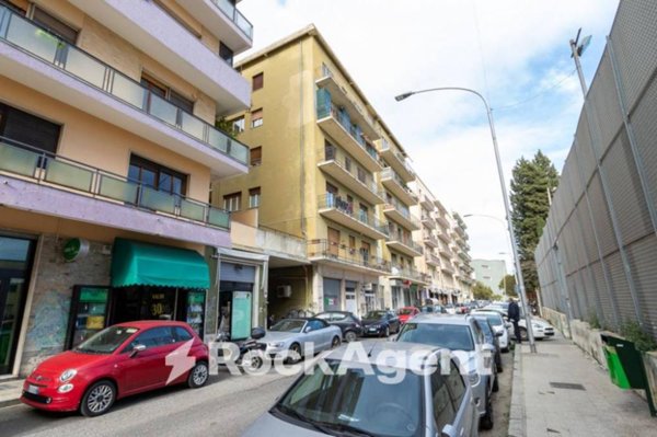 locale commerciale in vendita a Catanzaro in zona Centro Città
